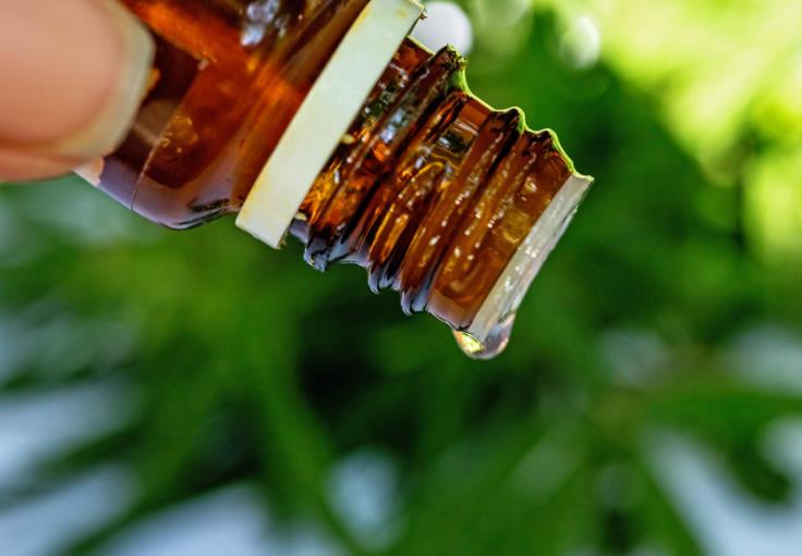 Chamomile Hydrosol Benefits & Uses: A Complete Beginner’s Guide for Sensitive Skin