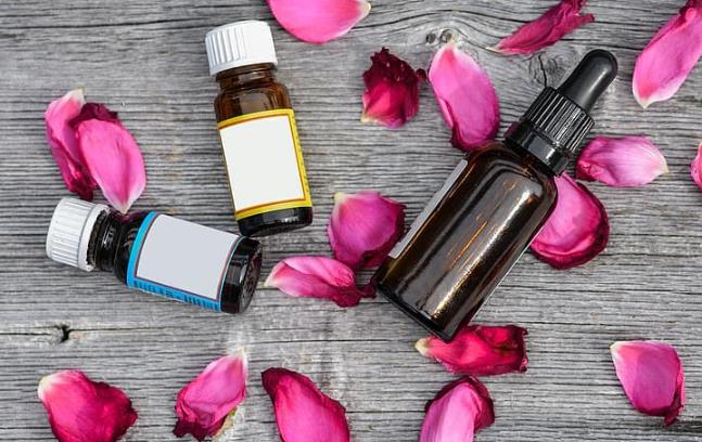 Rose Essential Oil for Face: 7 Surprising Benefits of Washing Your Face with Rose Oil + How to Use It